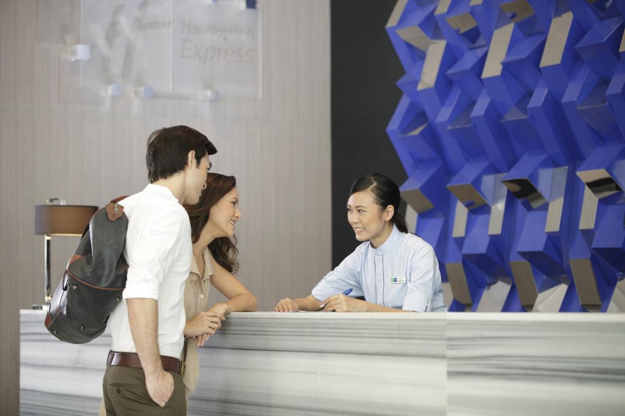 Holiday Inn Express Bengaluru Whitefield Itpl By Ihg Exterior foto